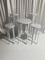 03F56718 0873 4CA2 ADE1 BB4710418ACC 791122863 5pcs White Frame Pedestals