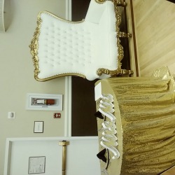 20181231 151426 Film2 548948692 White/Gold Regal Throne Loveseat Throne Chairs