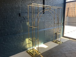 5C350633 B99E 4D3E 96C7 E548DF42E364 1680599892 Wire Frame Gold Arch